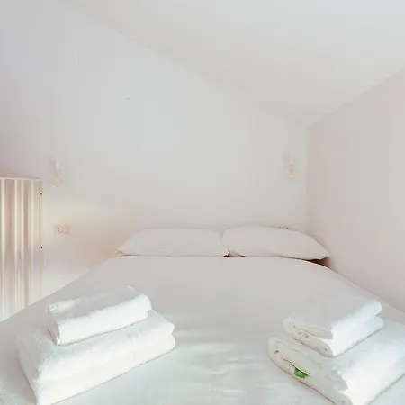 - 800 M Far From Lancetti Station Apartment Milan